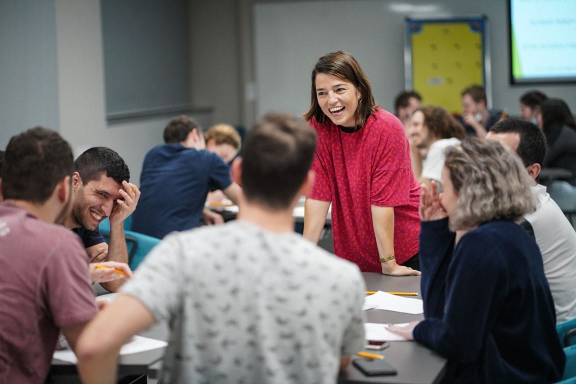 עדי חי לבנה וקבוצת לומדים - צוחקים